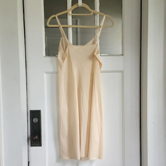 Vintage Vanity Fair Nylon Full Slip - Picture 4 of 7